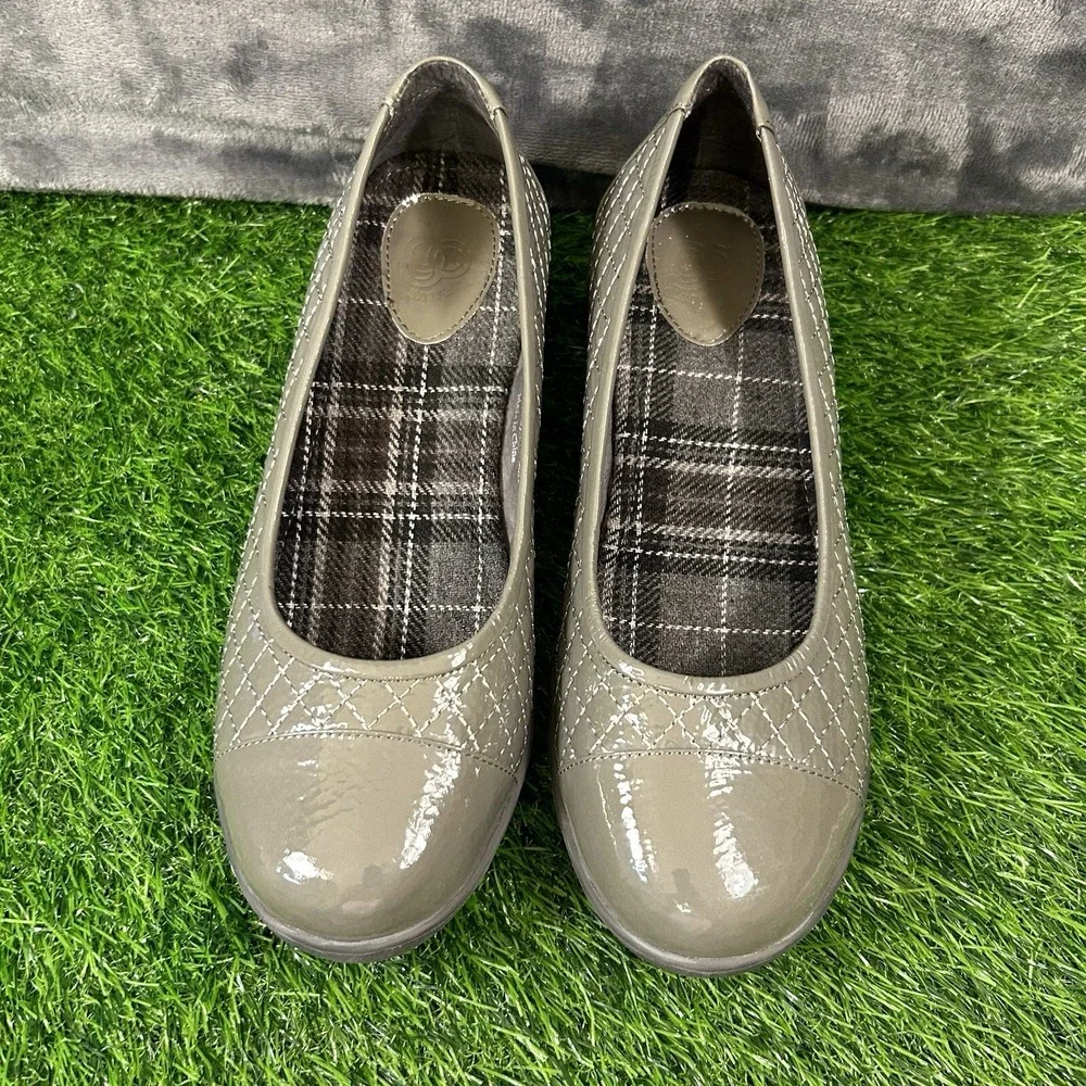 Gravity Defyer VersoShock Flats Womens 10.5 Gray Quilted Patent Leather